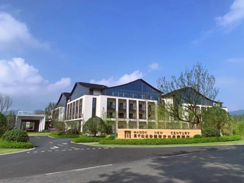 Combined Heating System of Ultra -Low Hot Water Boiler+ Air Source Heat Pumps in resort hotels